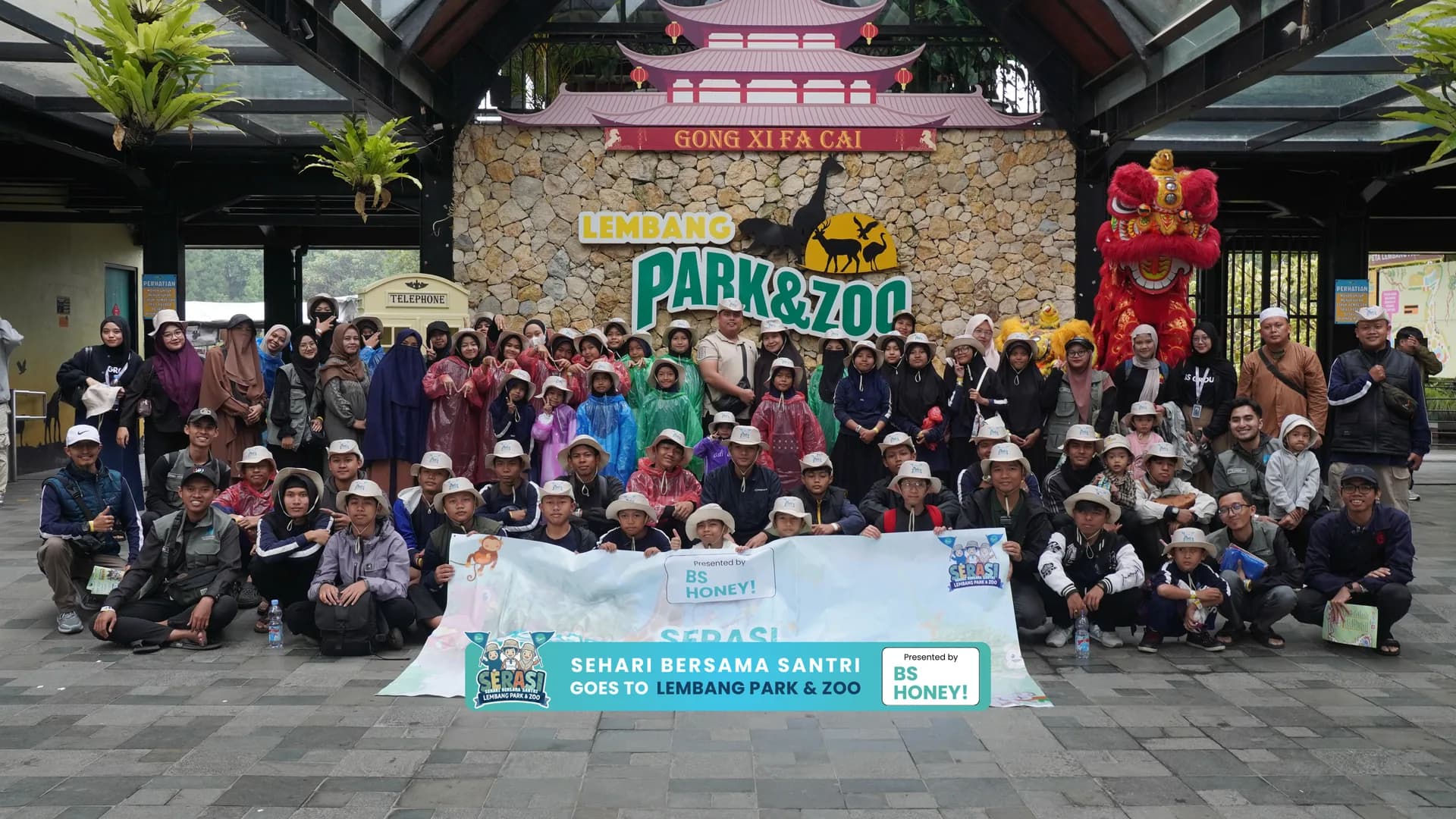 Rombongan santri SERASI di Lembang Park & Zoo
